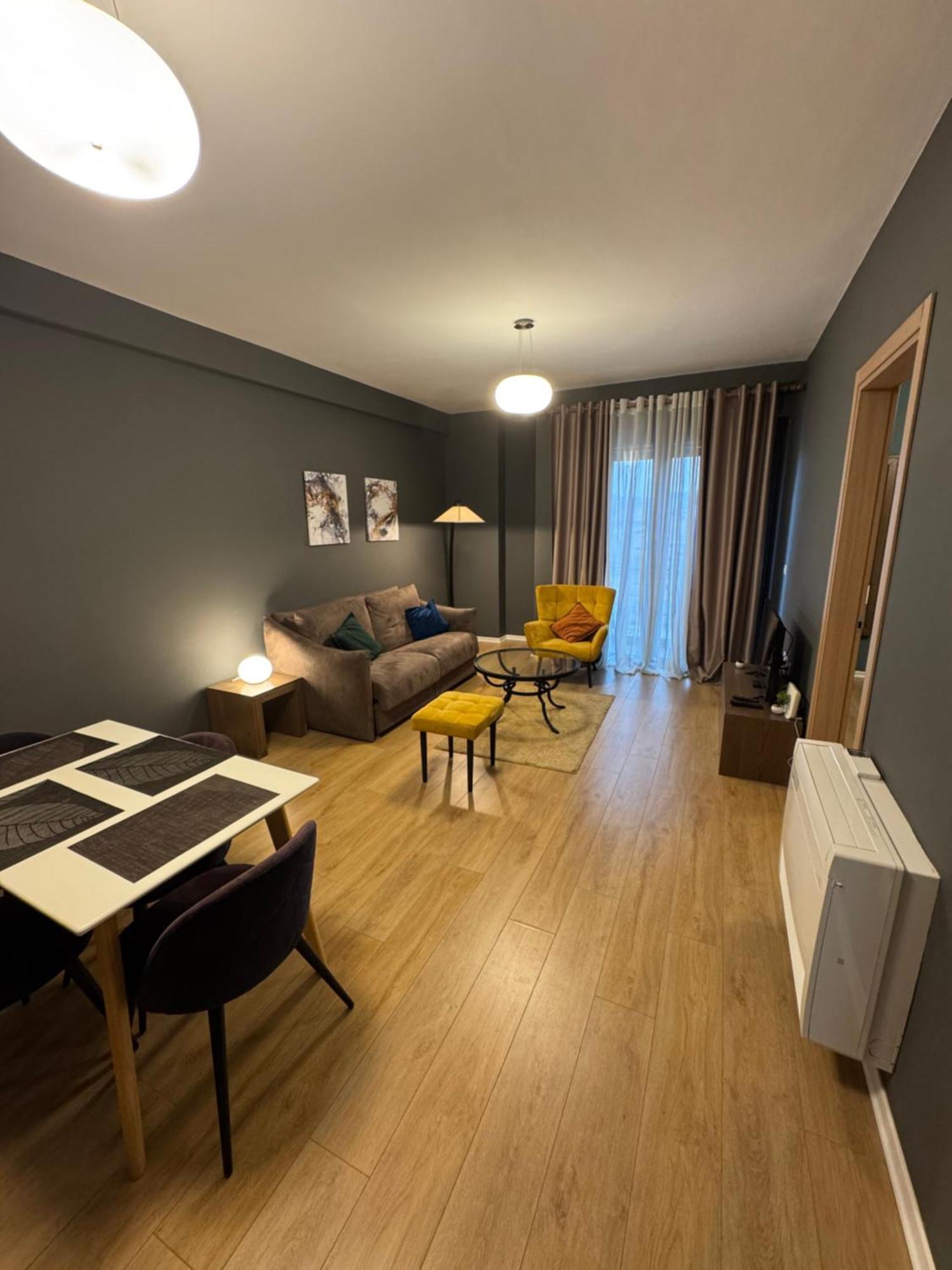 Kalpazo 21 * Tirana