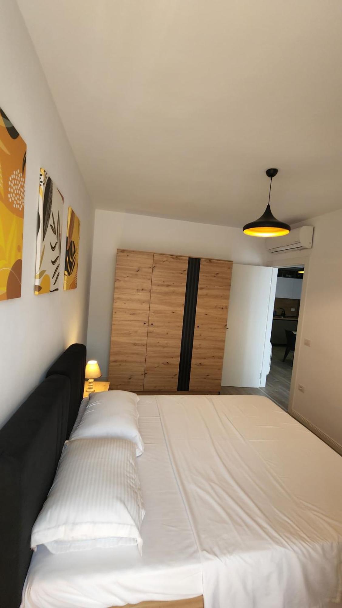 Kalpazo 21 * Tirana